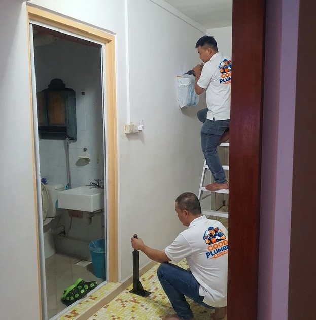 Good Plumber Puchong plumbers at work